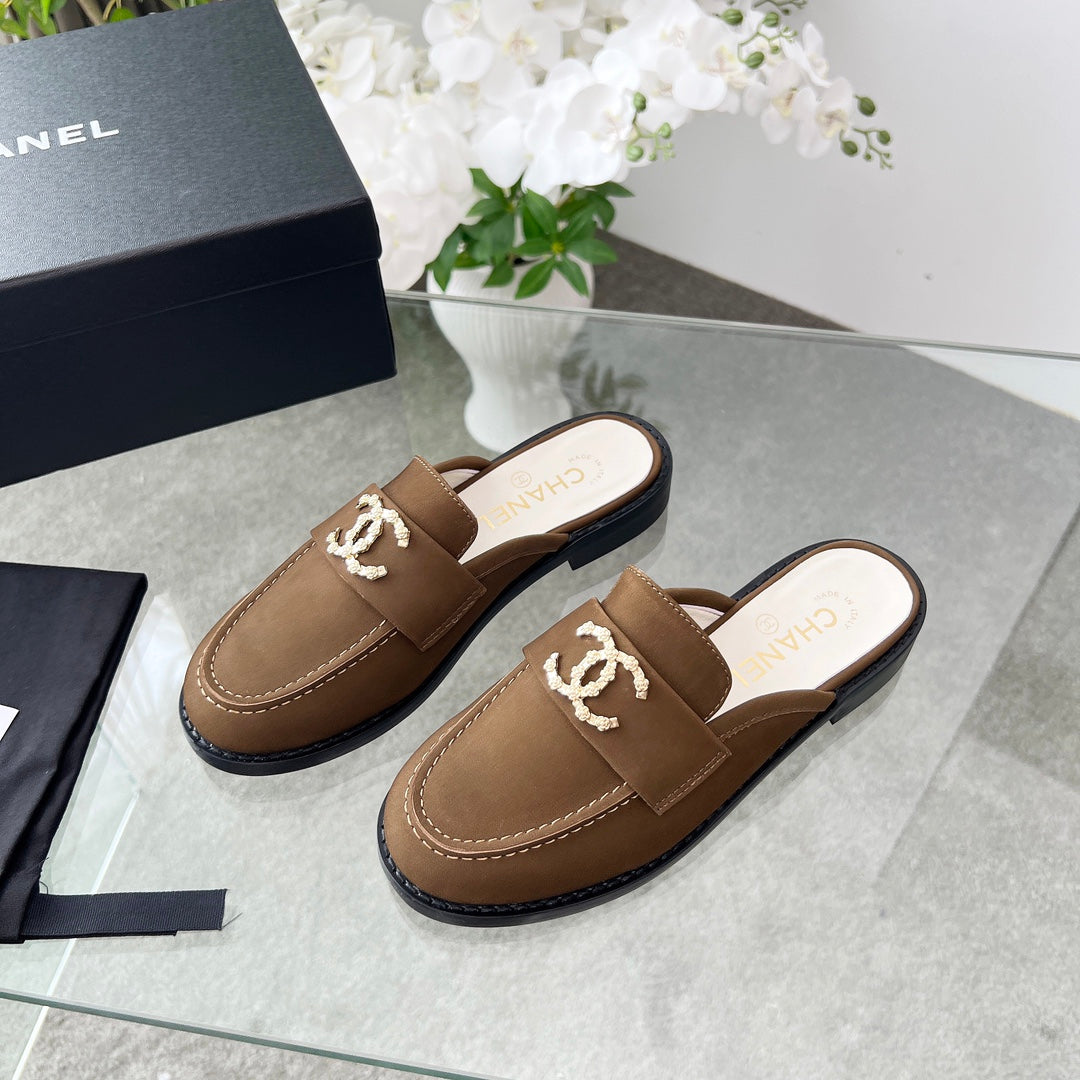 CC 25 Mule Dark Brown Calfskin Gold Double C | Studio Nafay