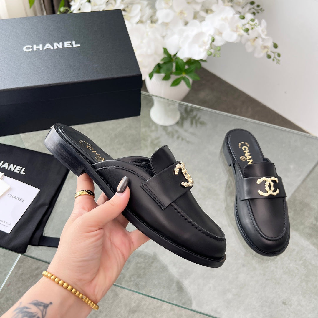 CC 25 Mule Black Calfskin Gold Double C - Product Image 9