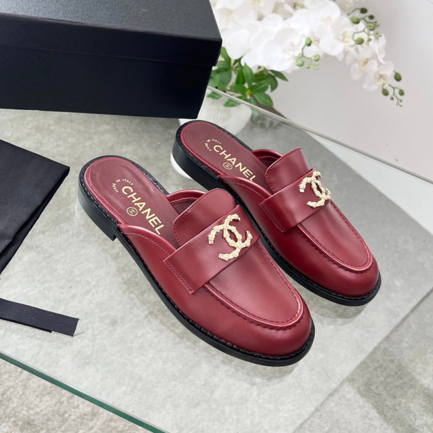 CC 25 Mule Burgundy Calfskin Gold Double C | Studio Nafay