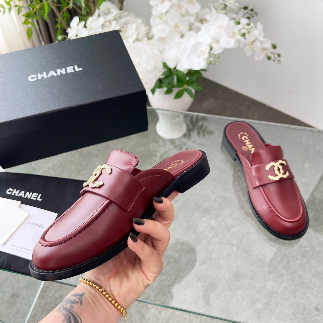 CC 25 Mule Burgundy Calfskin Gold Double C - Product Image 7