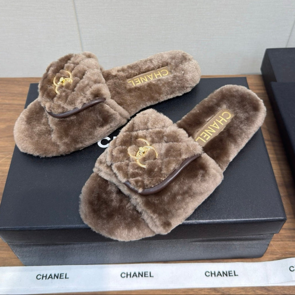 Chanel 25 Slipper Brown Smooth Lambwool 465600 | Studio Nafay