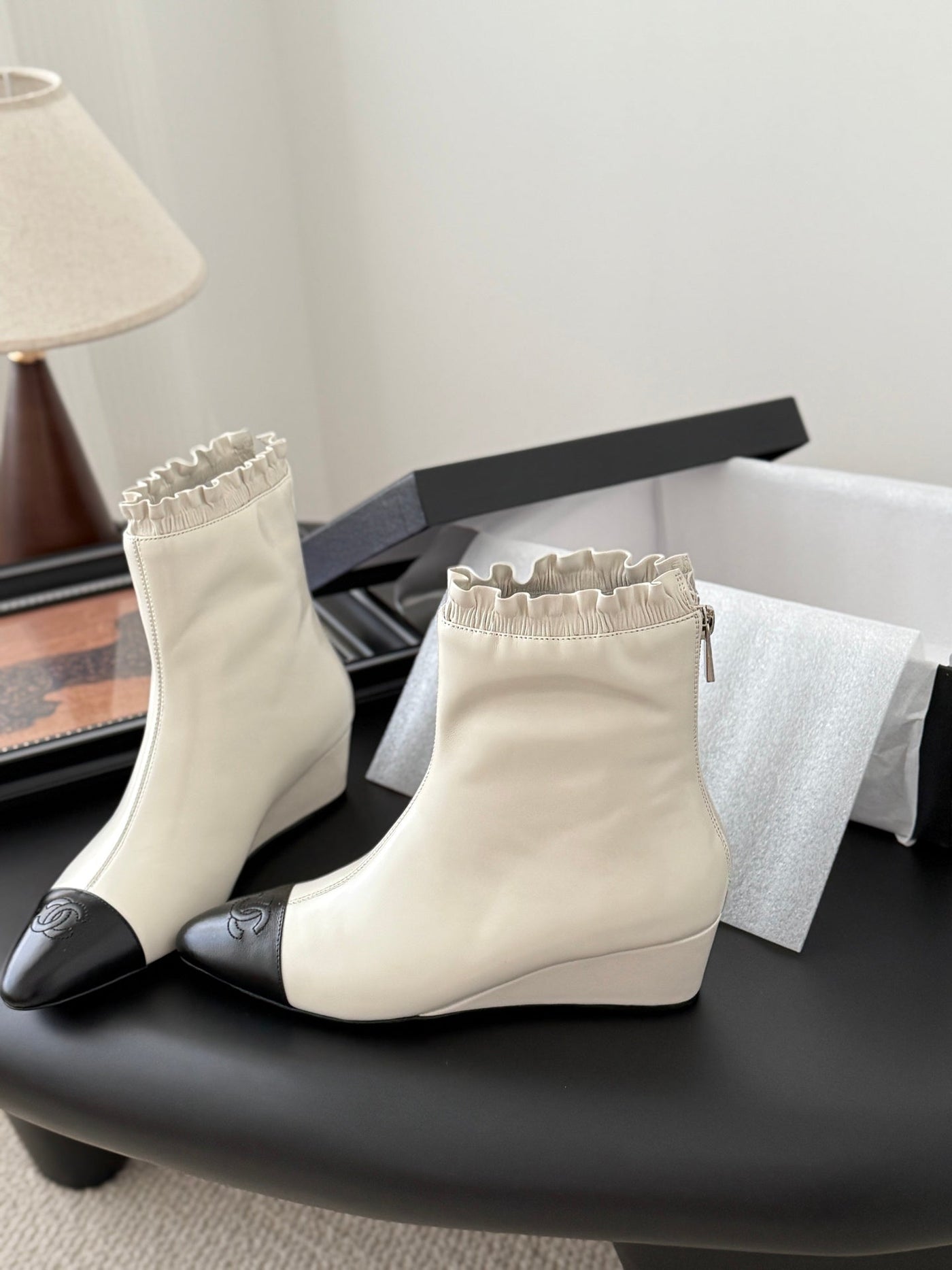 CC 25 Mary Jane boots white black sheepskin 458771 - Product Image 9