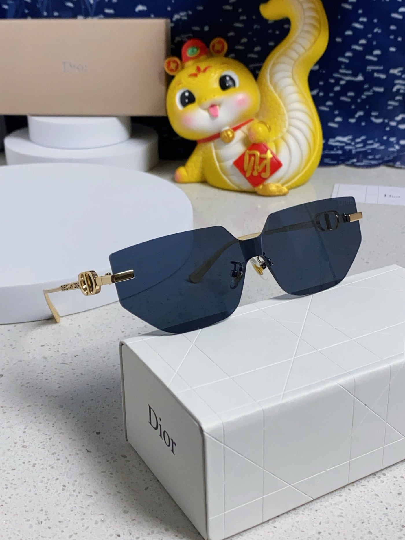 MONTAIGNE SUNGLASS 563194 IN GOLD METAL GREY LENSES - Product Image 5