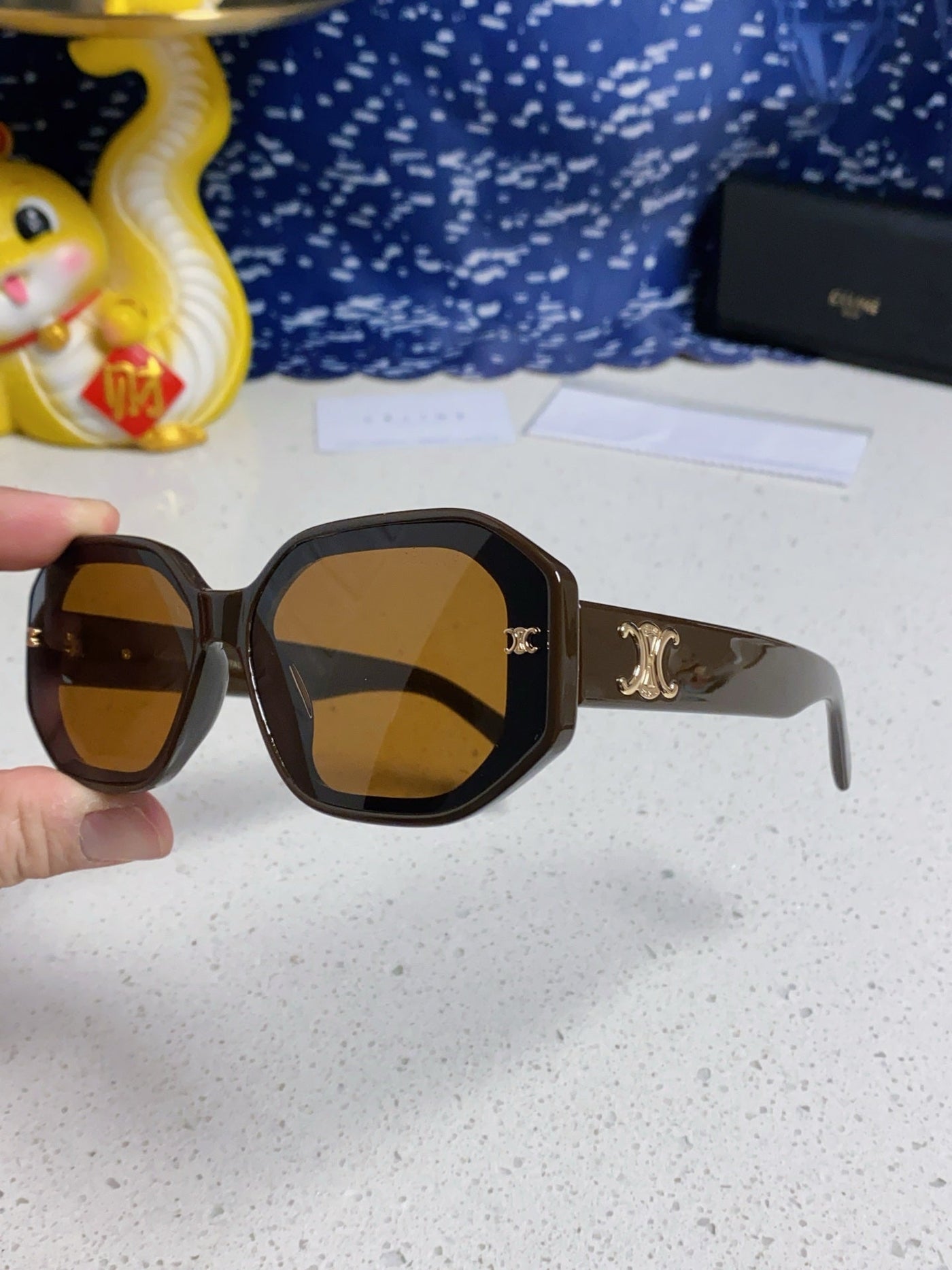 TRIOMPHE SQUARE SUNGLASS 566742 IN CAMEL ACETATE - Product Image 5