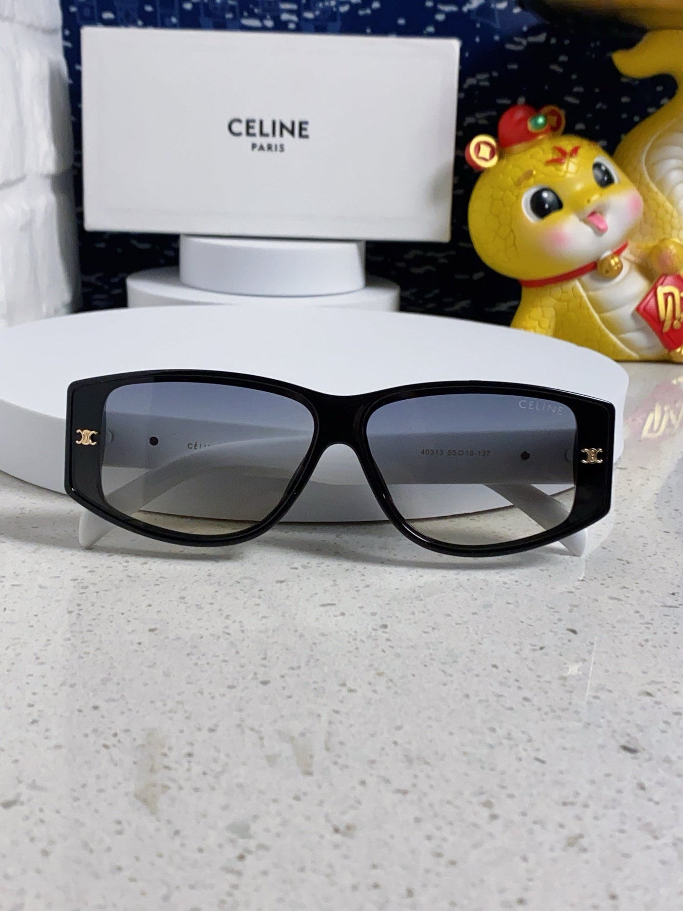 TRIOMPHE SUNGLASS 566216 IN BLACK AND WHITE ACETATE - Product Image 3