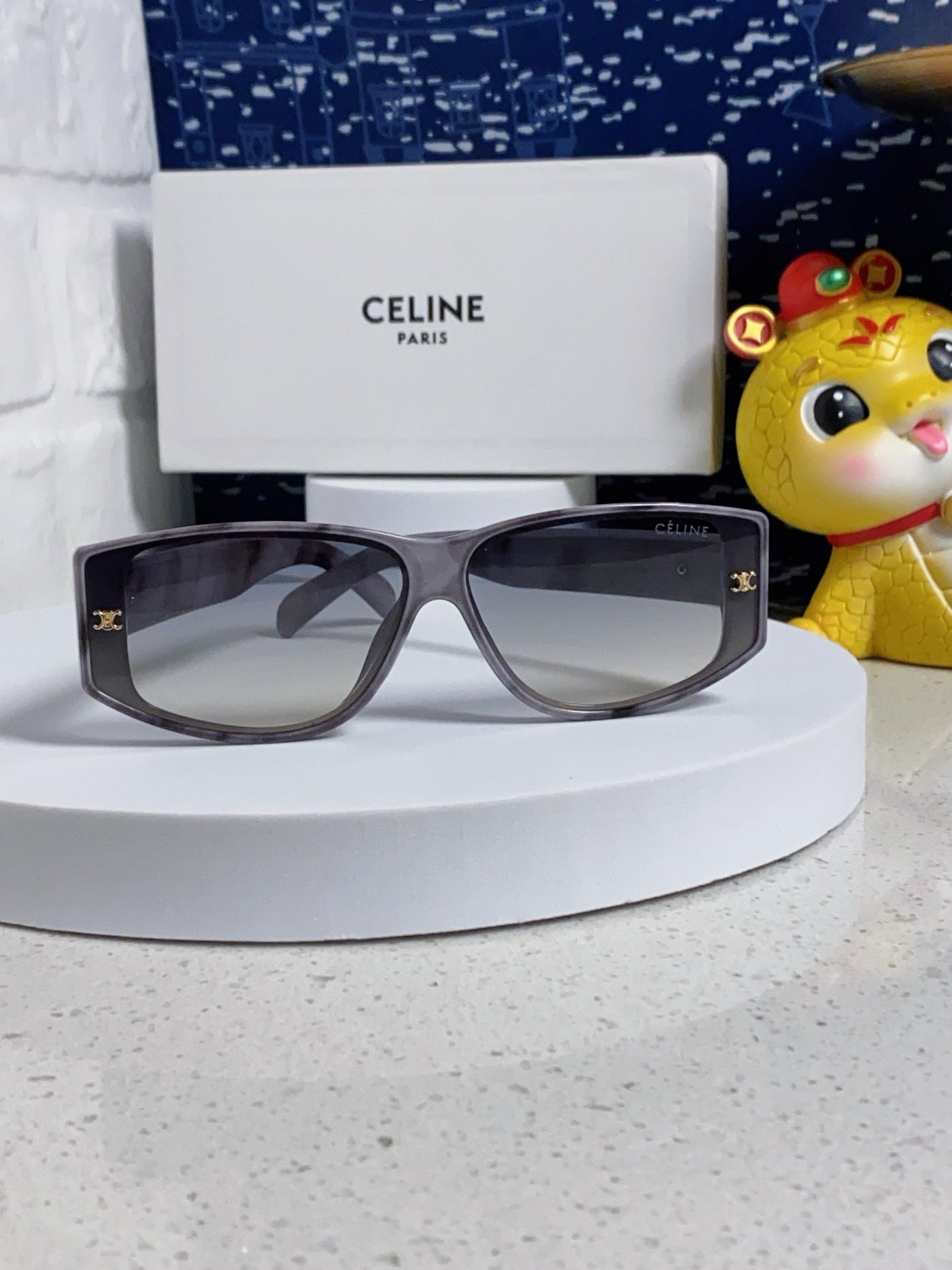 TRIOMPHE SUNGLASS 566217 IN MARBLED EFFECT ACETATE - Product Image 3