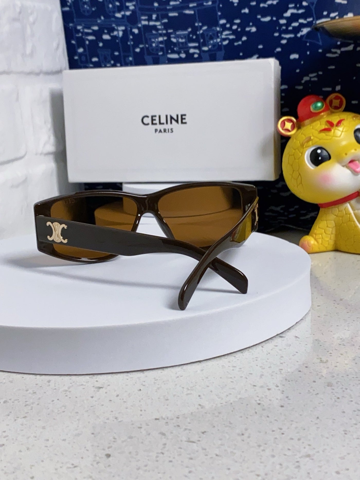 TRIOMPHE SUNGLASS 533219 IN CARAMEL ACETATE - Product Image 2