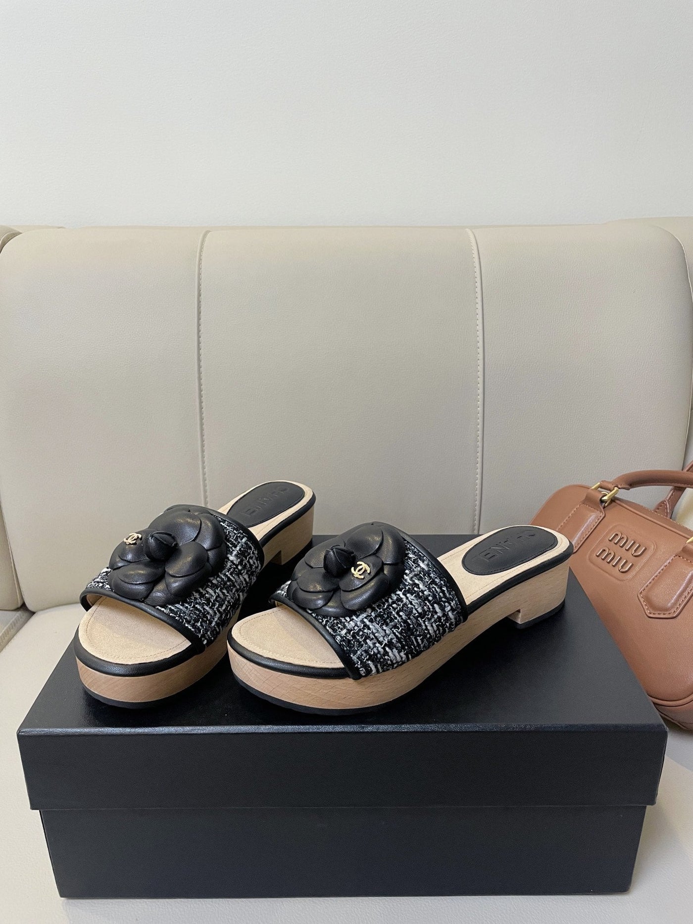 cc mule sandal 45 black white fabric beige calfskin - Product Image 3