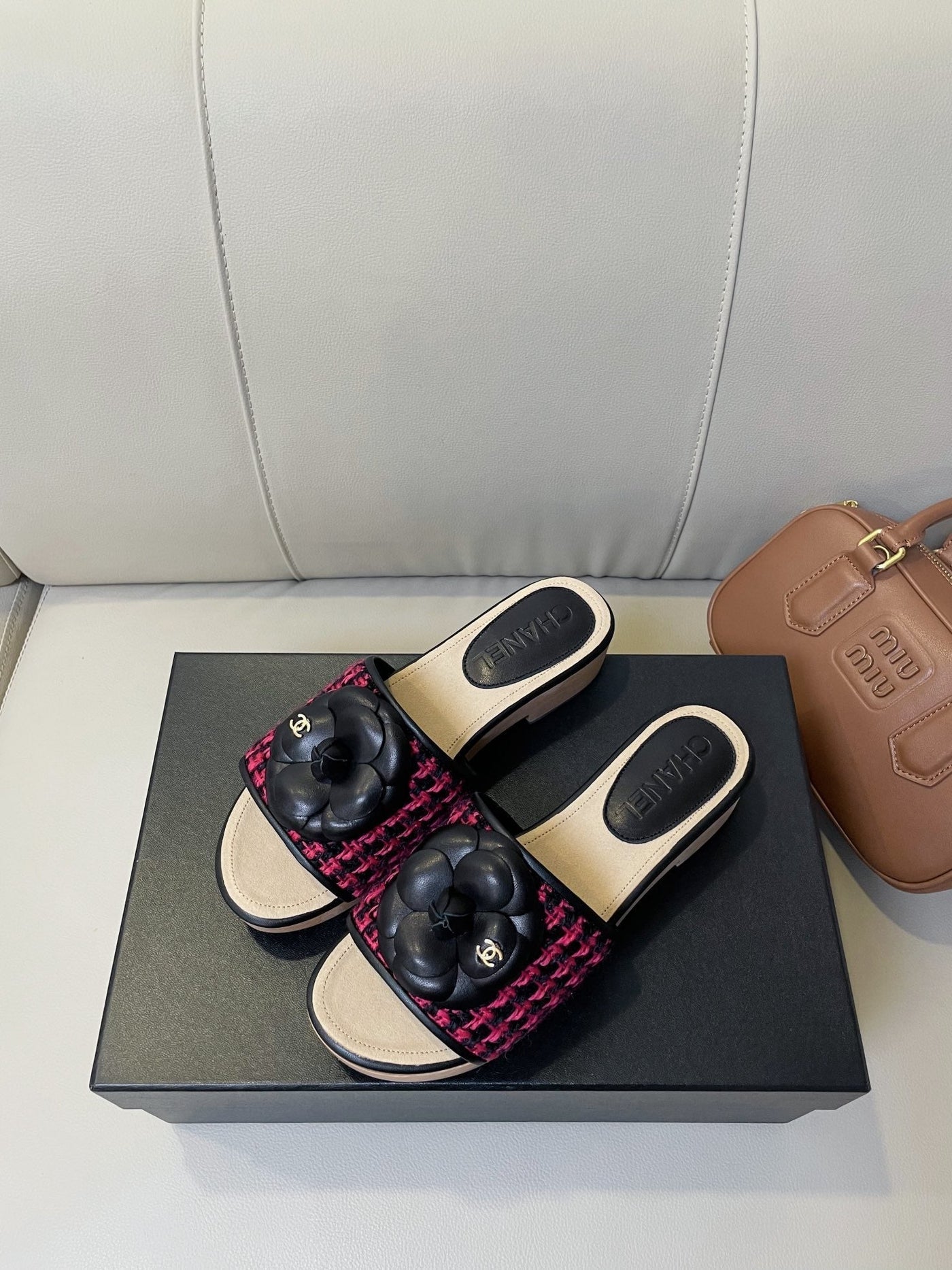 cc mule sandal 45 black red fabric beige calfskin - Product Image 4
