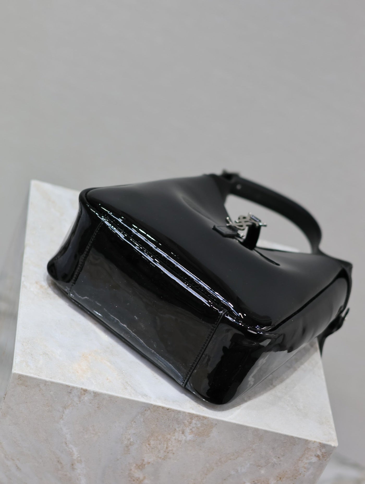 le 5a7 small 23cm black patent calfskin - Product Image 4