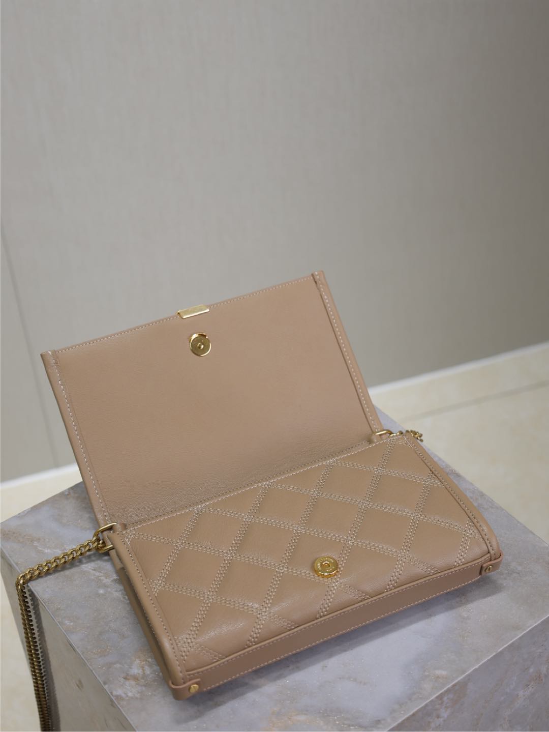 BECKY 22 IN MEDIUM BROWN QUILTED LAMBSKIN GOLD HARDWARE - Product Image 7