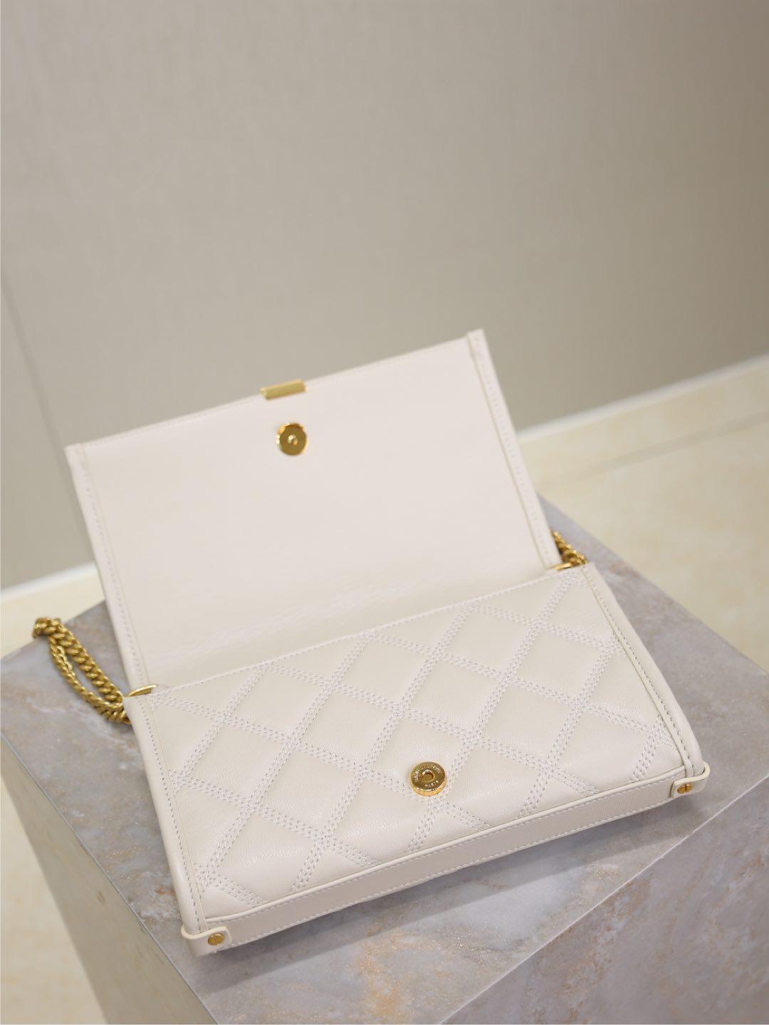 BECKY 22 IN WHITE QUILTED LAMBSKIN GOLD HARDWARE - Product Image 8