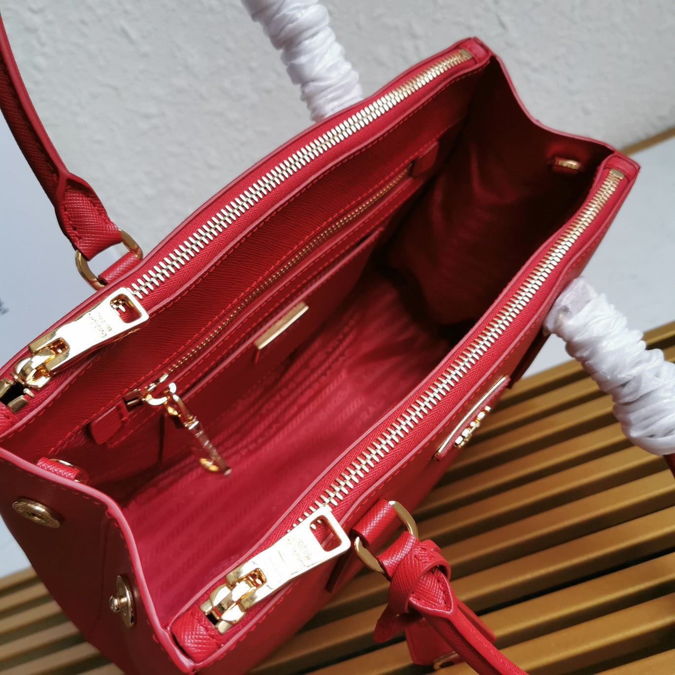 MEDIUM GALLERIA 28 RED SAFFIANO LEATHER - Product Image 8