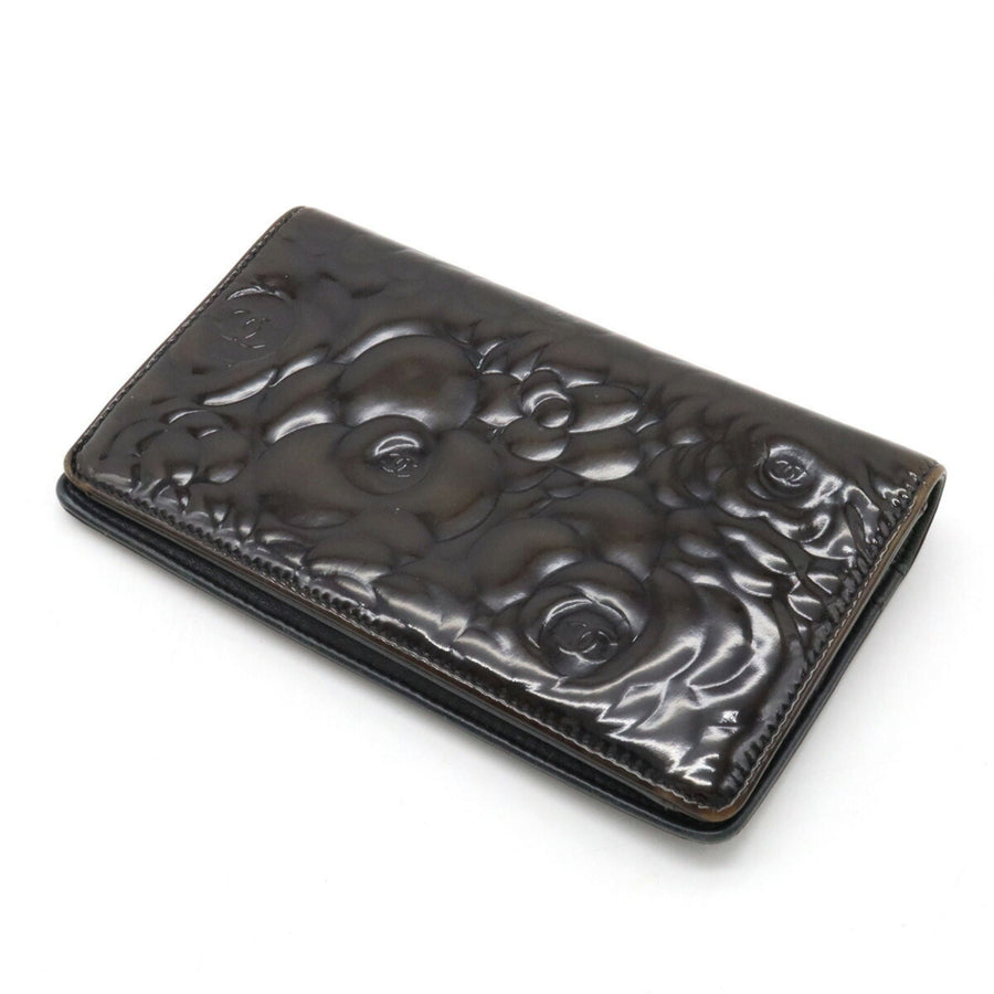 CHANEL Camellia Motif Here Mark Bifold Patent Leather Enamel Black | Studio Nafay