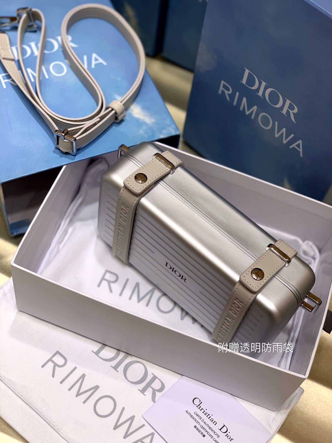 RIMOWA 20 CASE BAG IN SILVER ALUMINUM MAGNESIUM - Product Image 4