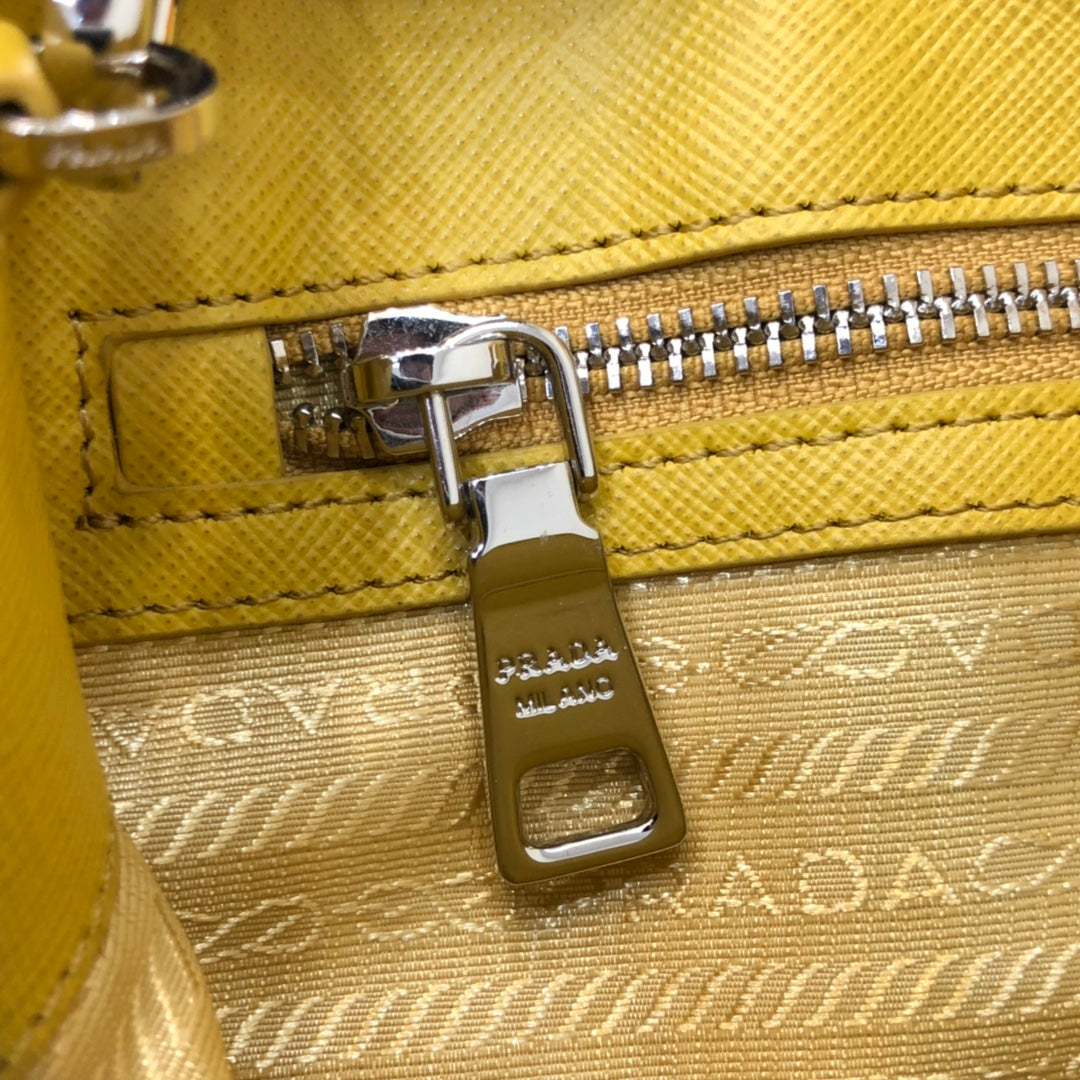 PRA MINI 23 BAG IN SUNNY YELLOW SAFFIANO LEATHER - Product Image 4