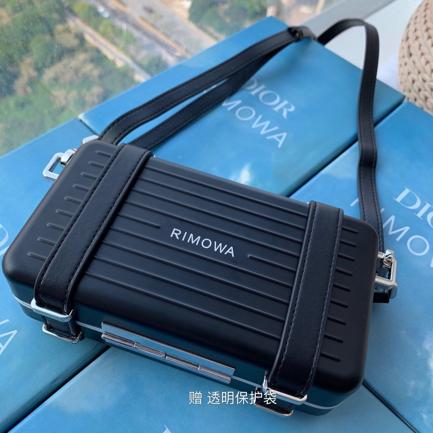 RIMOWA 20 CASE BAG IN BLACK ALUMINUM MAGNESIUM | Studio Nafay