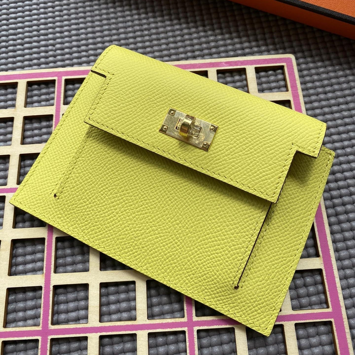 HM Kelly Pocket 13.5 Lime Epsom Ghw | Studio Nafay
