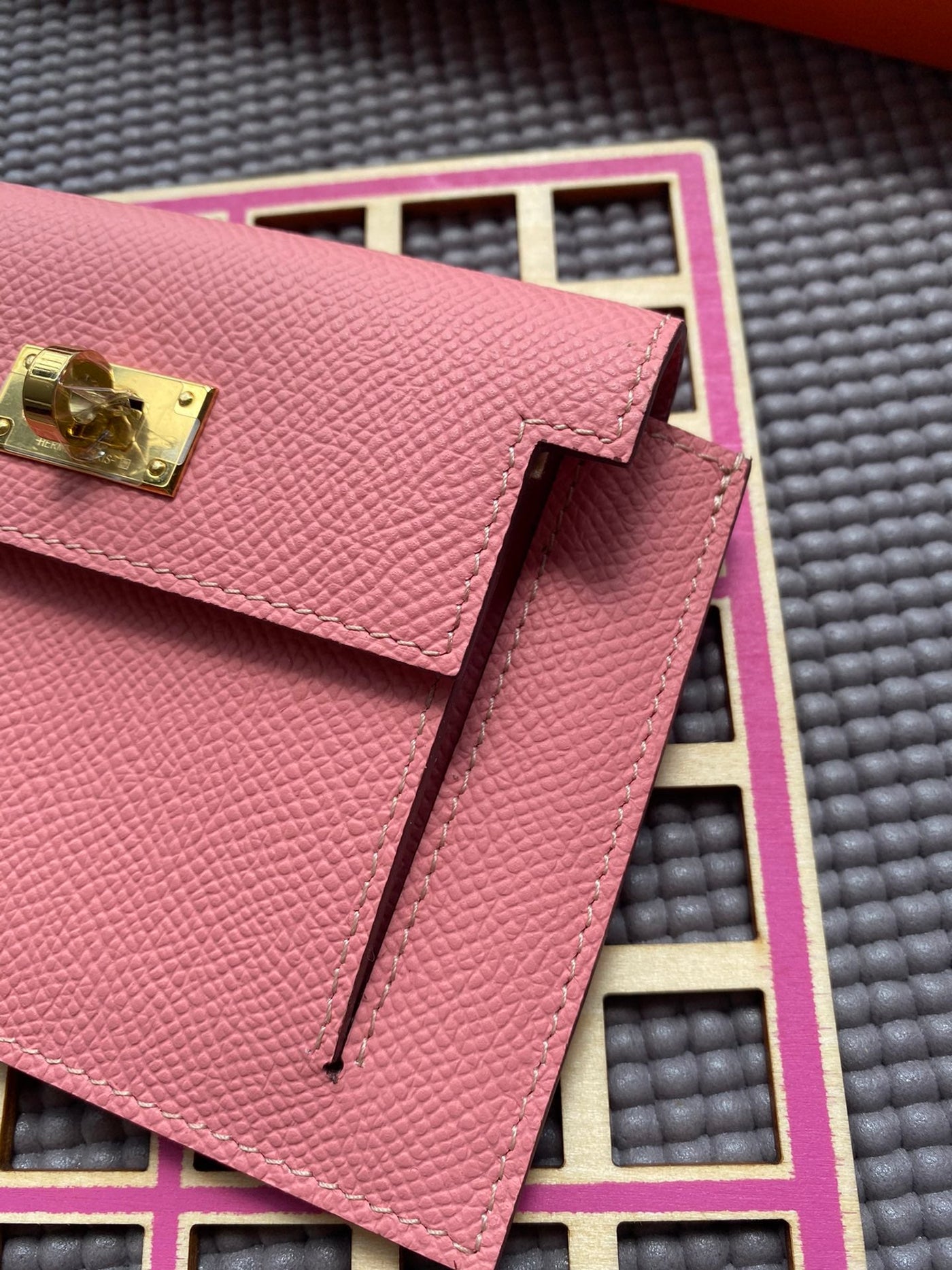 HM Kelly Pocket 13.5 Pink Epsom Ghw - Product Image 5