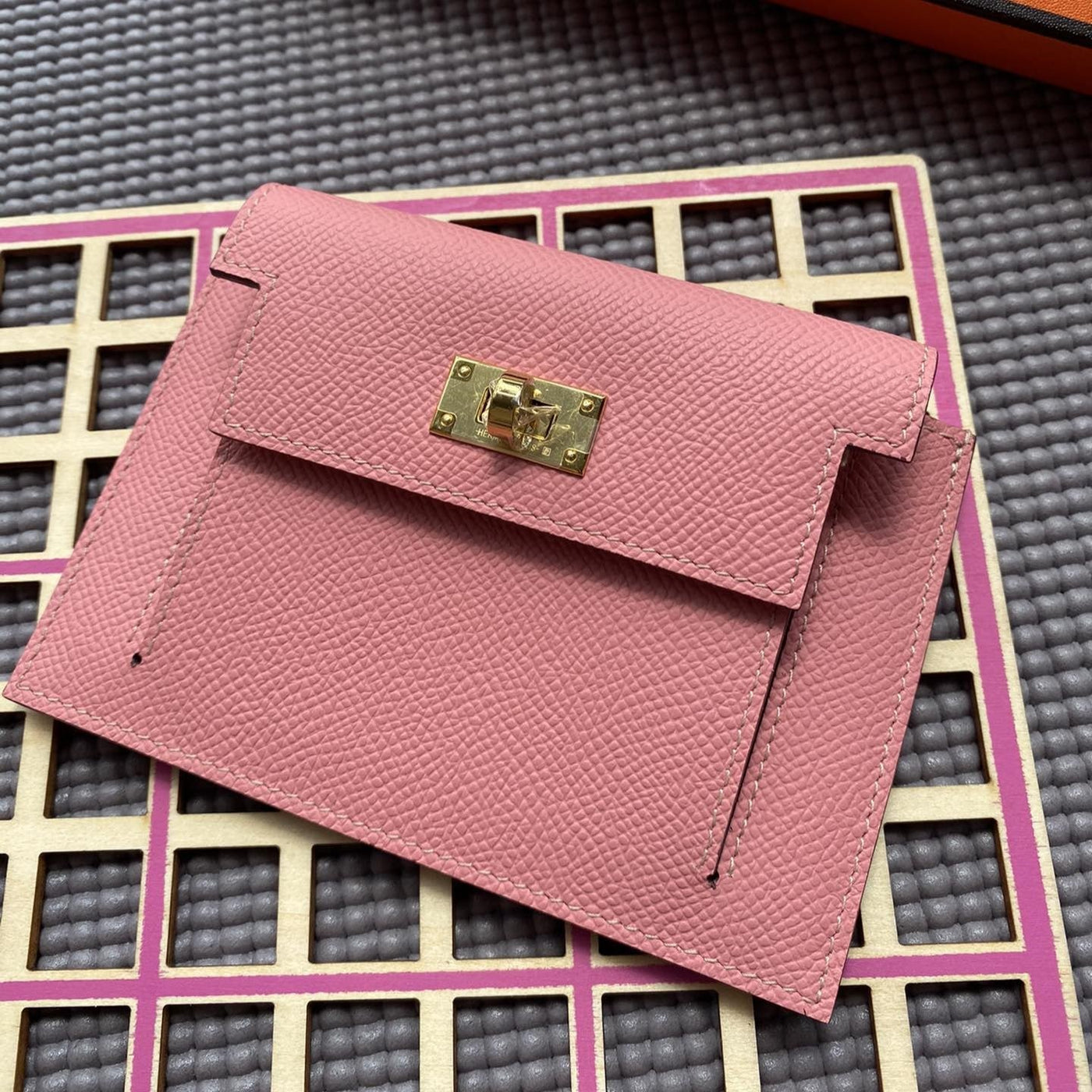 HM Kelly Pocket 13.5 Pink Epsom Ghw | Studio Nafay