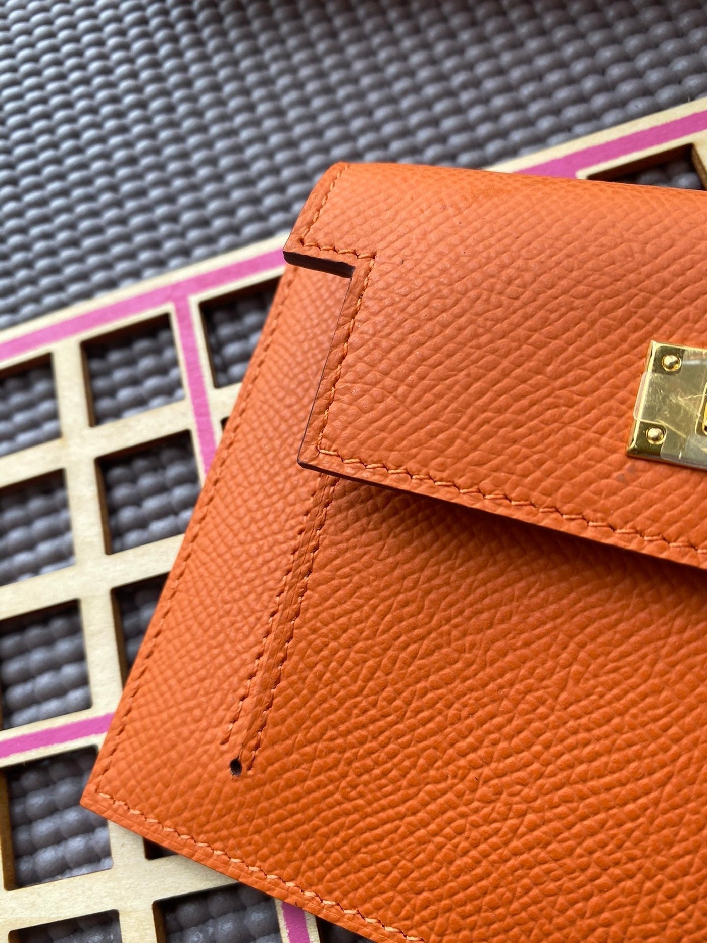 HM Kelly Pocket 13.5 Orange Epsom Ghw - Product Image 5