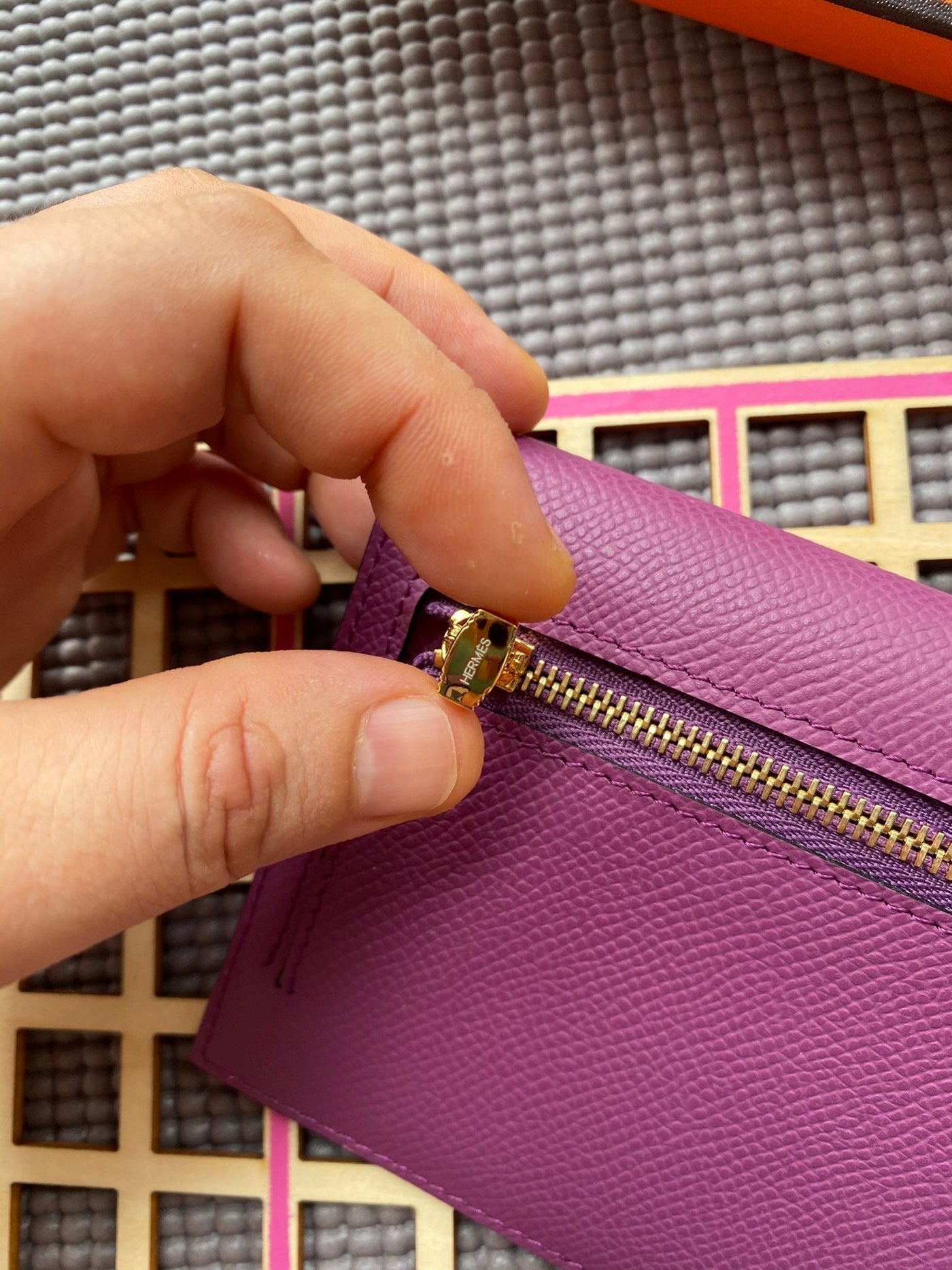 HM Kelly Pocket 13.5 Purple Epsom Ghw - Product Image 8