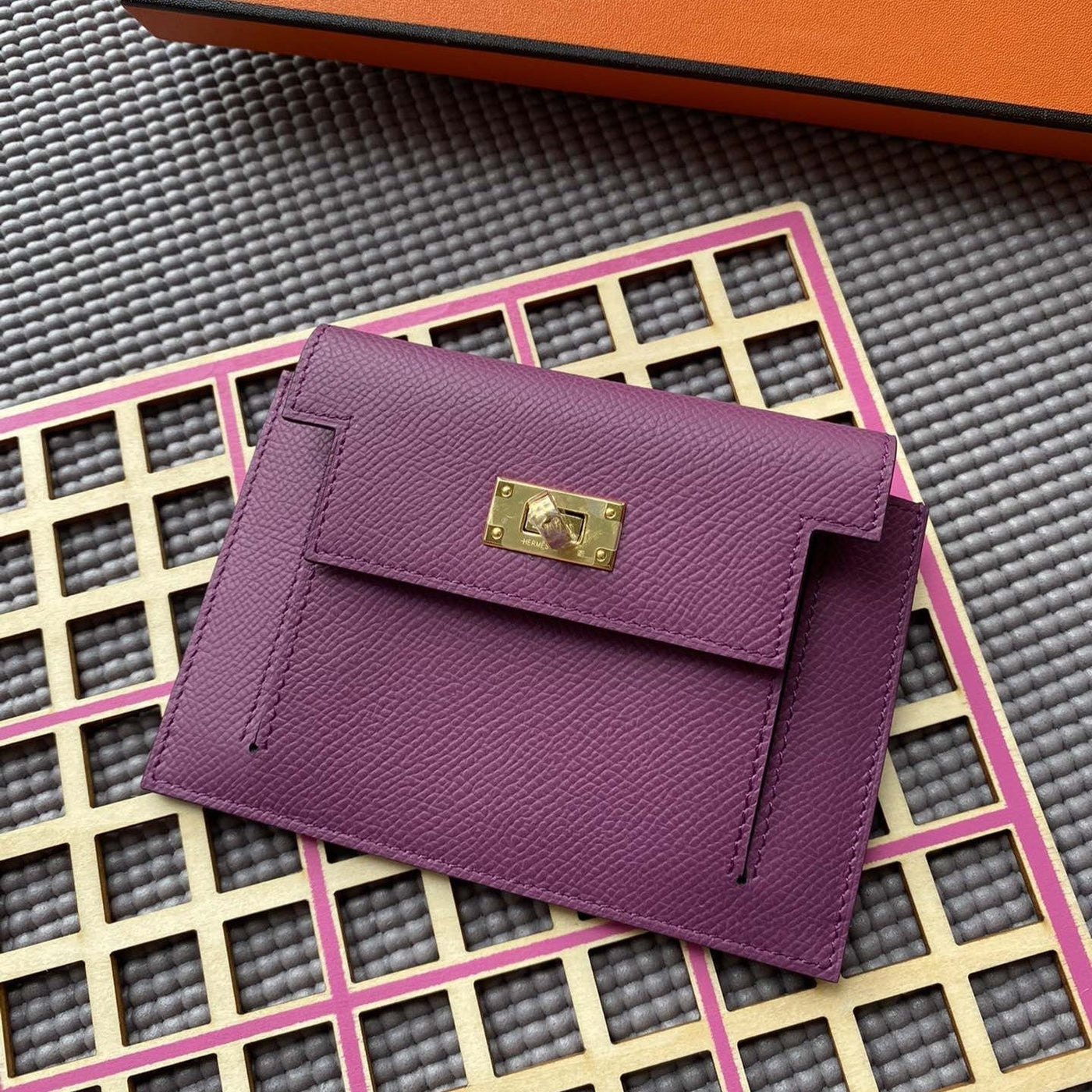 HM Kelly Pocket 13.5 Purple Epsom Ghw | Studio Nafay