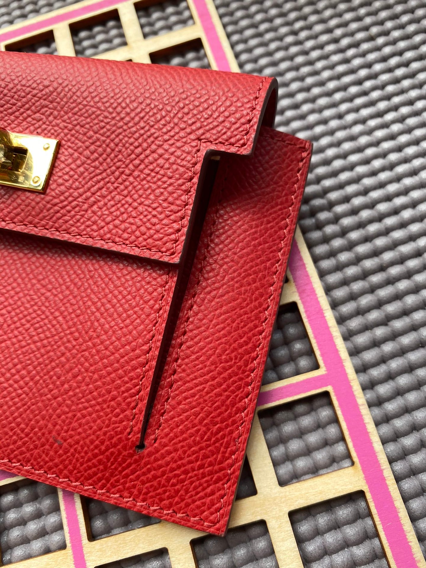HM Kelly Pocket 13.5 Red Epsom Ghw - Product Image 4
