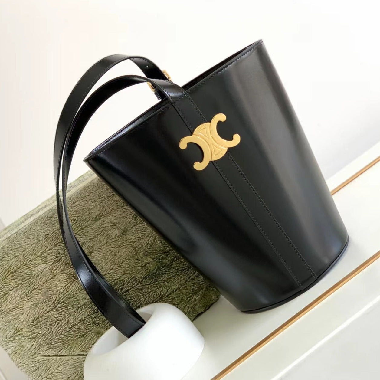 BUCKET TRIOMPHE 25 BLACK CALFSKIN BAG | Studio Nafay