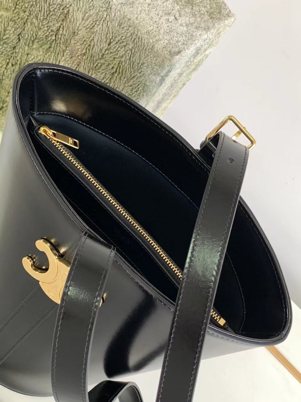 BUCKET TRIOMPHE 25 BLACK CALFSKIN BAG - Product Image 9