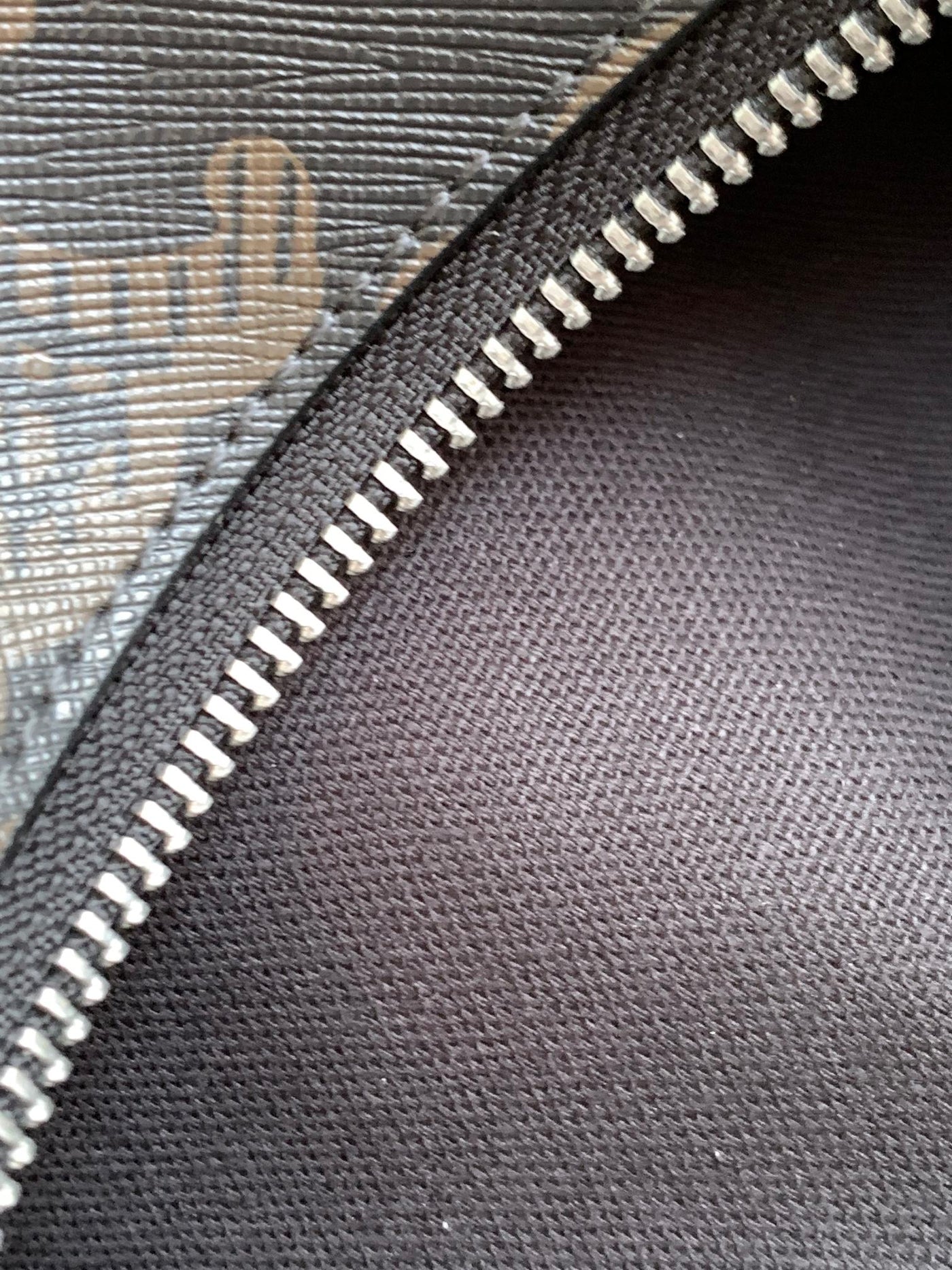 CYLINDRICAL 22 BAG BLACK BROWN COWHIDE - Product Image 8