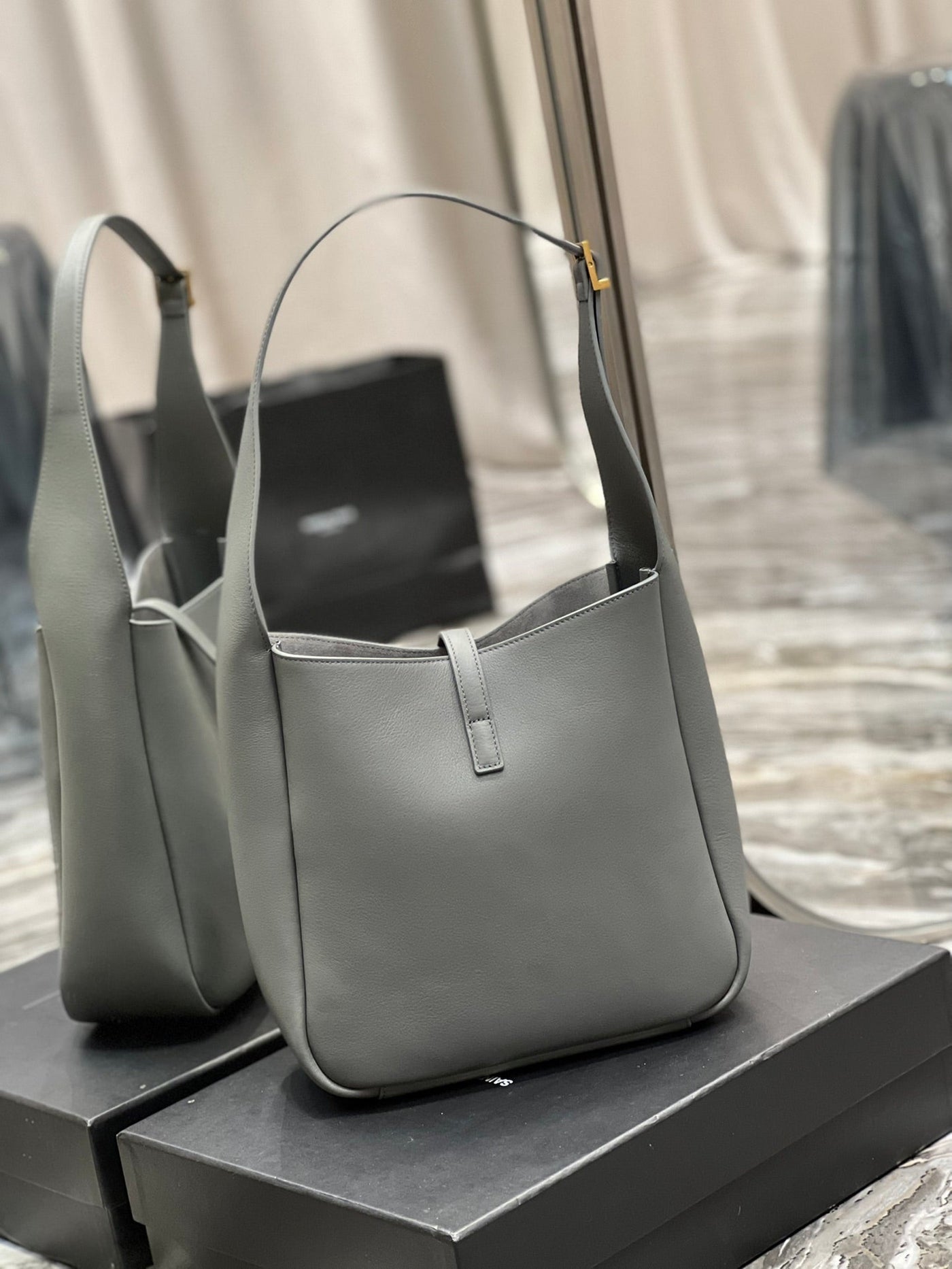 le 5a7 small 23 rock gray calfskin - Product Image 2
