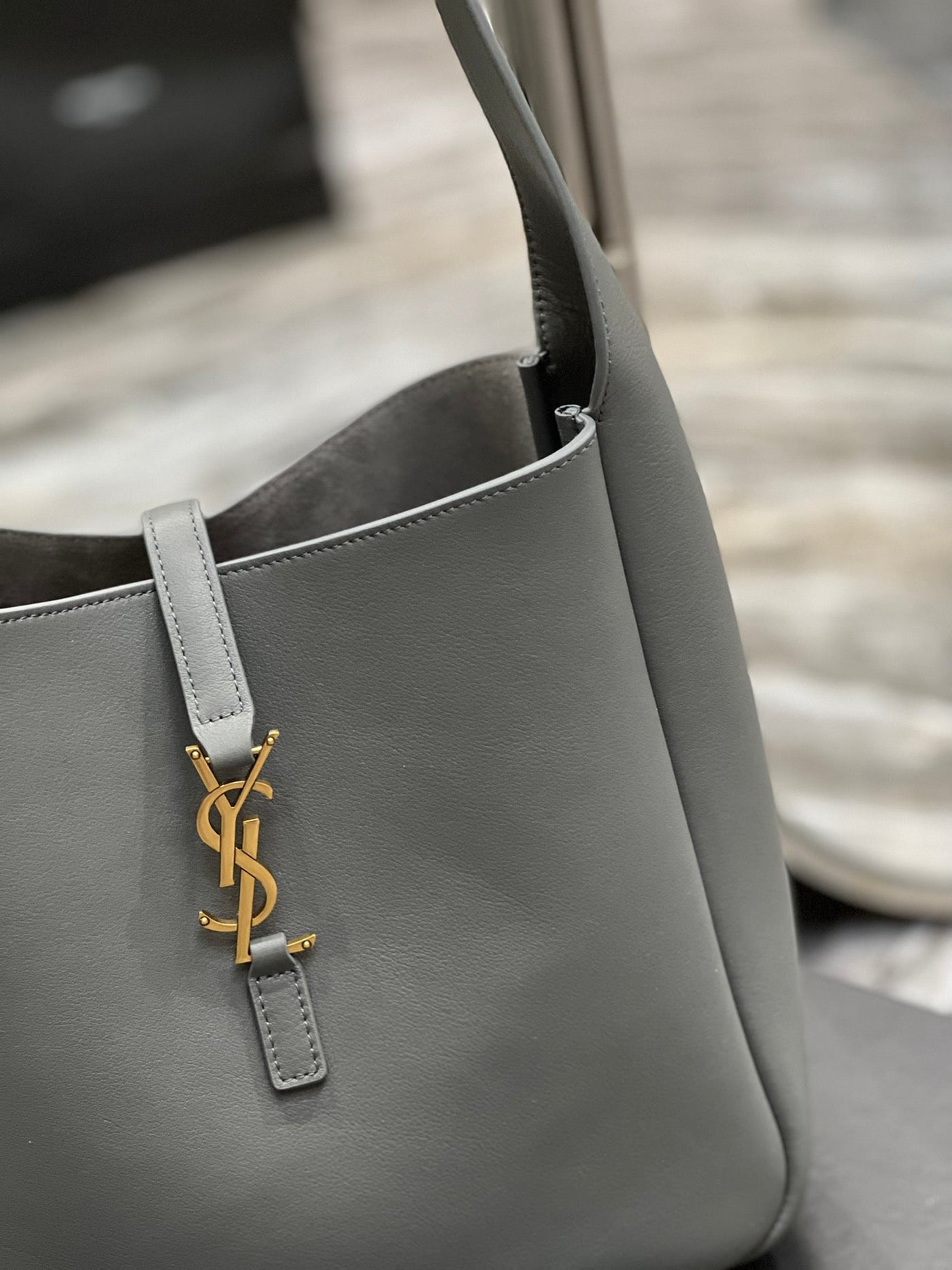 le 5a7 small 23 rock gray calfskin - Product Image 4