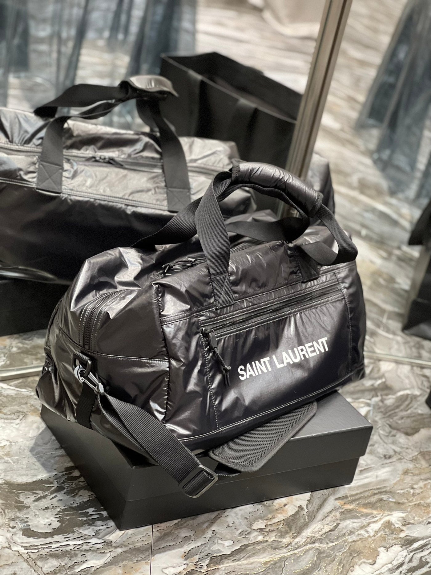 TRAVEL TOTE BAG 50 IN BLACK POLISHED NYLON - Product Image 6