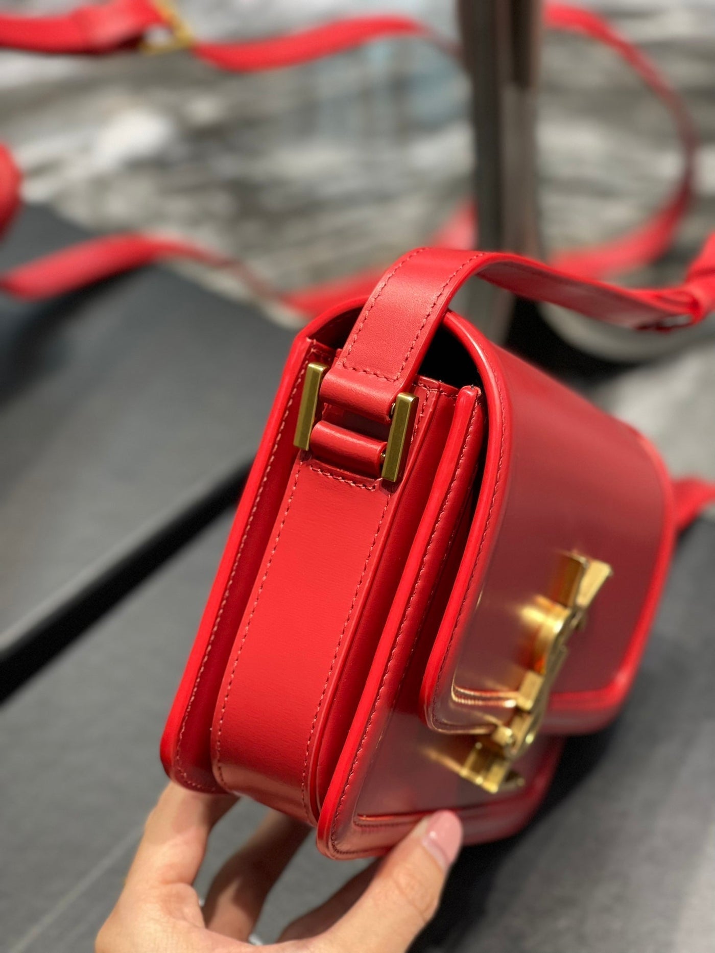 SOLFERINO SMALL 19 RED CALFSKIN GOLD HARDWARE - Product Image 6