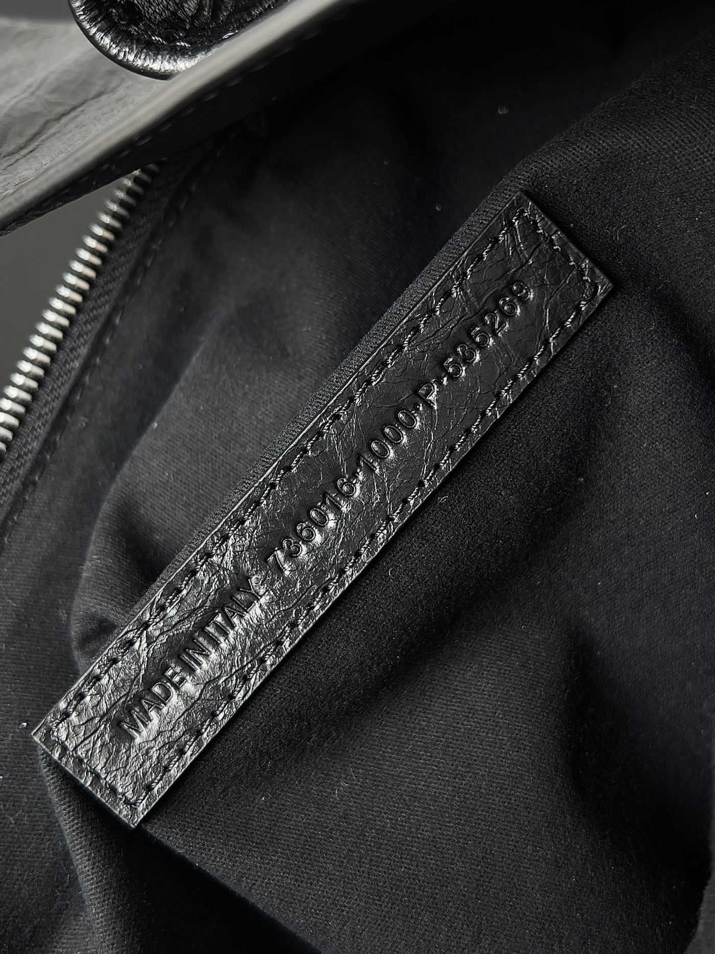 SUPERBUSY LARGE SLING BAG 42 IN BLACK LAMBSKIN | Studio Nafay
