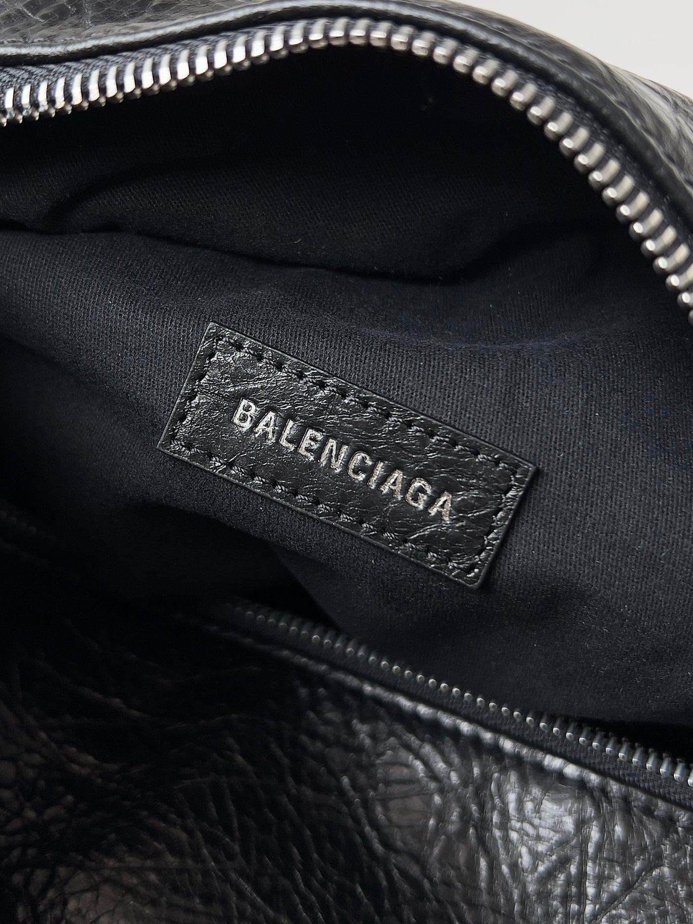 SUPERBUSY LARGE SLING BAG 42 IN BLACK LAMBSKIN - Product Image 2