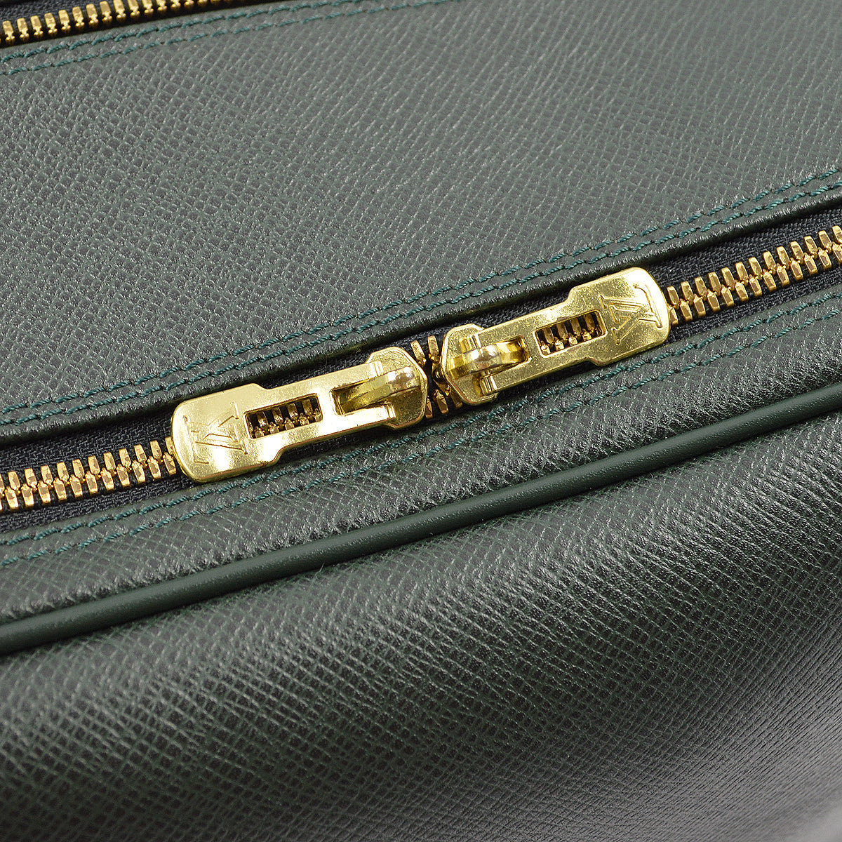Louis Vuitton Green Taiga Reporter PM Shoulder Bag