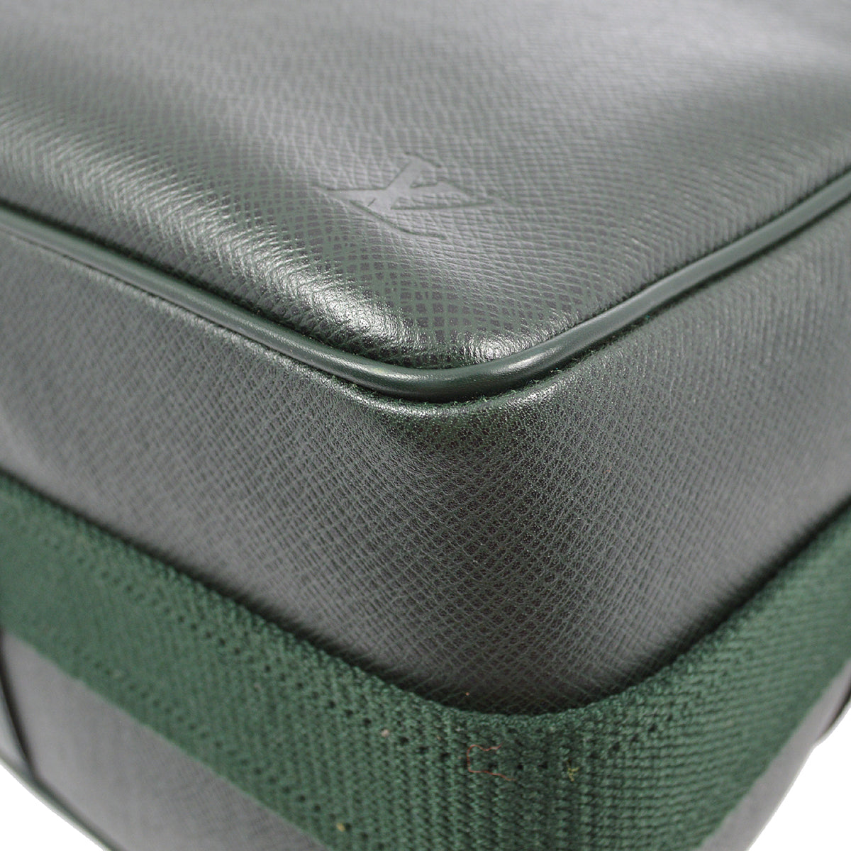 Louis Vuitton Green Taiga Reporter PM Shoulder Bag