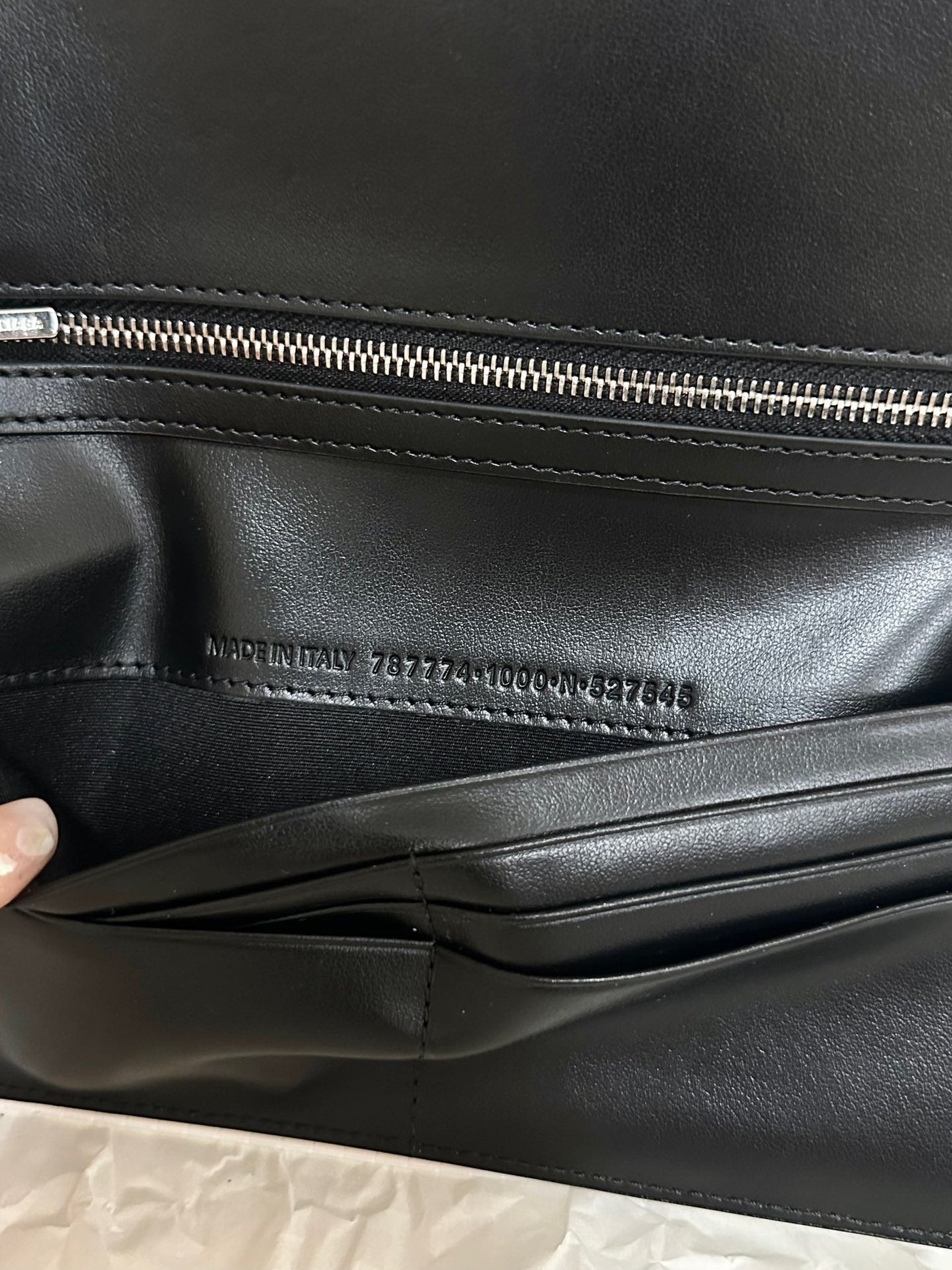 PASSPORT HOLDER 21 IN BLACK CALFSKIN | Studio Nafay