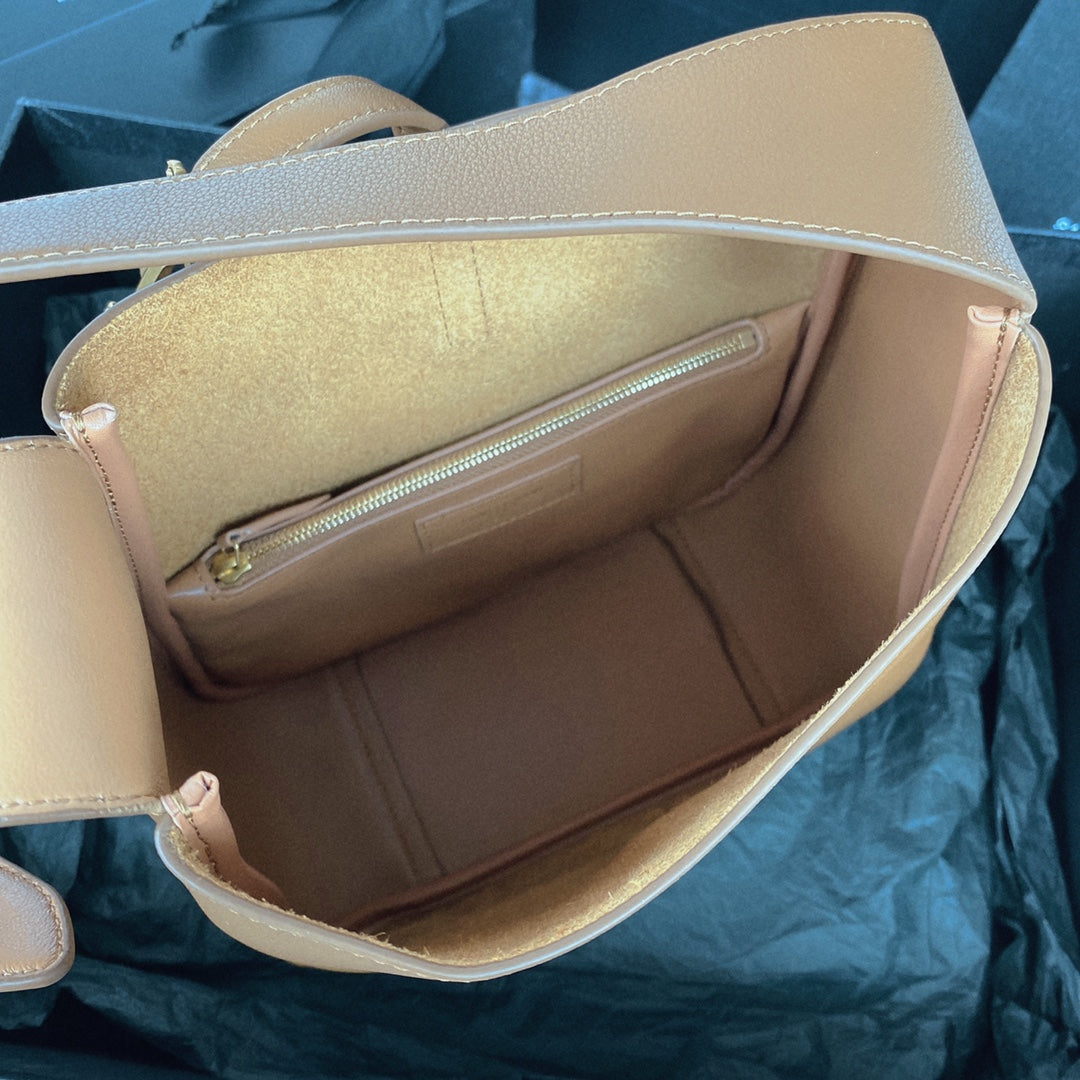 le 5a7 small 23cm brown calfskin - Product Image 6