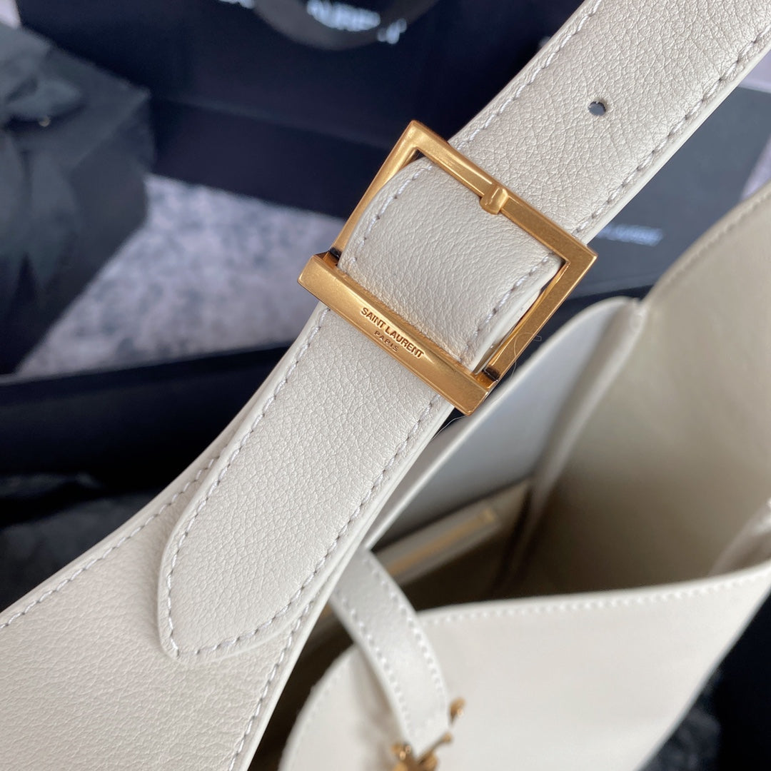 le 5a7 small 23cm white calfskin - Product Image 3