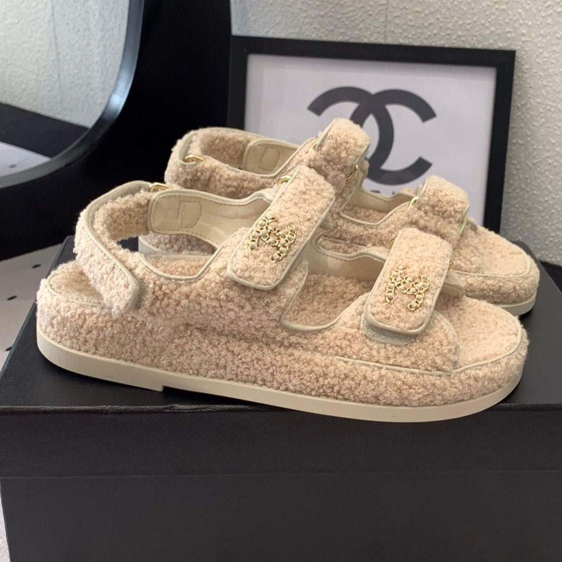 CC DAD SANDAL ECRU BEIGE LAMB FUR | Studio Nafay