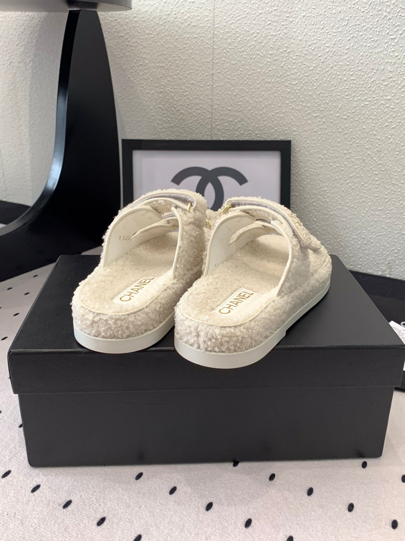 CC DAD SANDAL MULE IN WHITE LAMB FUR - Product Image 8