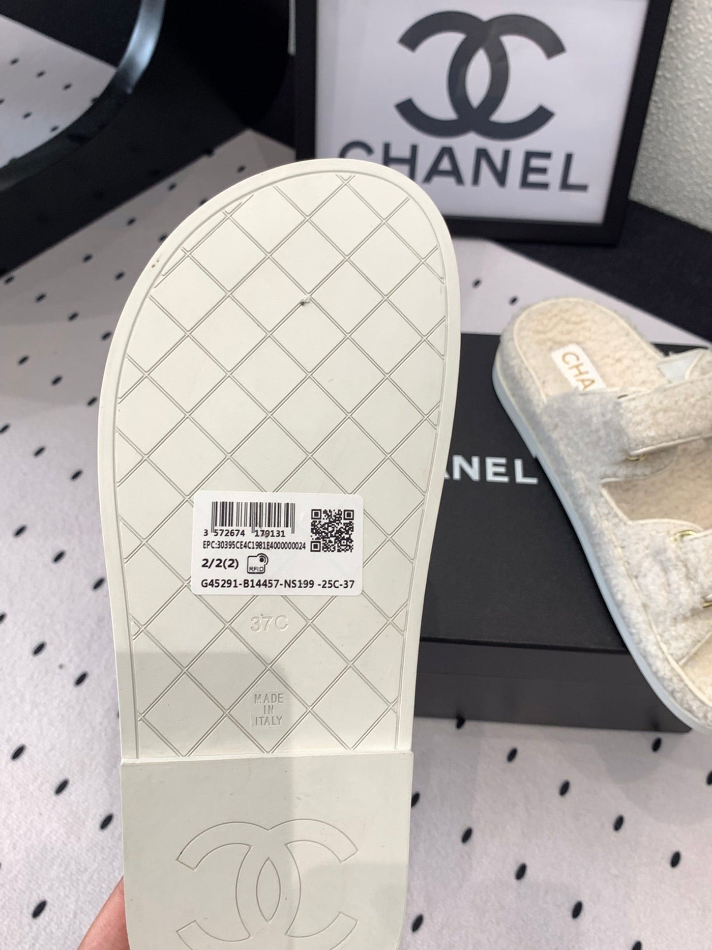 CC DAD SANDAL MULE IN WHITE LAMB FUR - Product Image 9