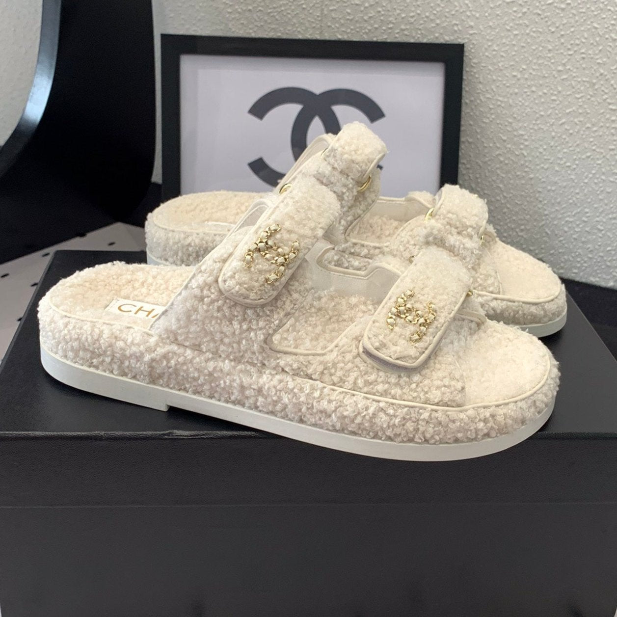 CC DAD SANDAL MULE IN WHITE LAMB FUR | Studio Nafay