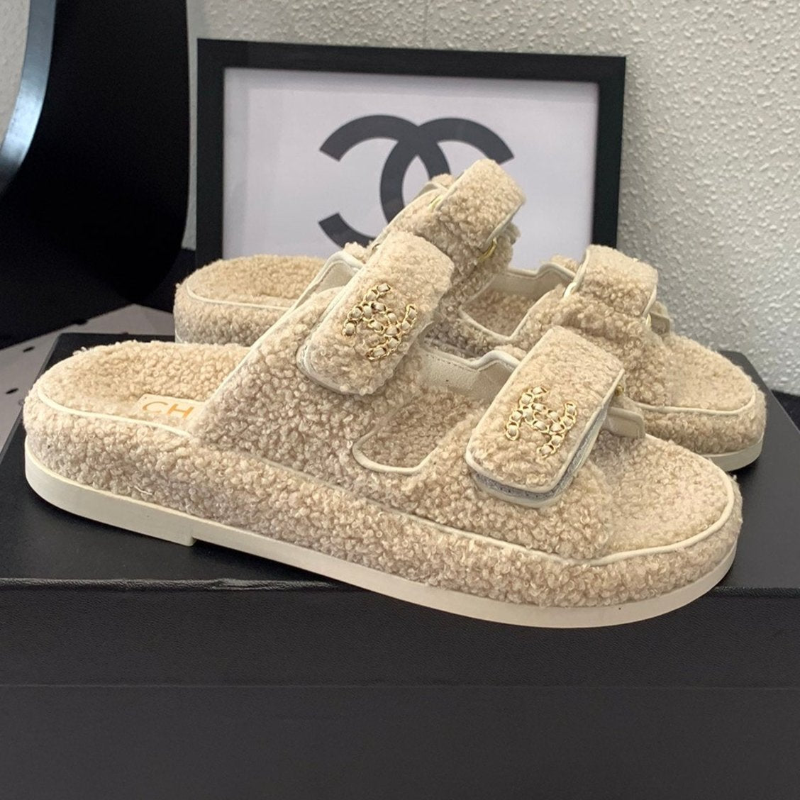 CC DAD SANDAL MULE IN ECRU BEIGE LAMB FUR | Studio Nafay