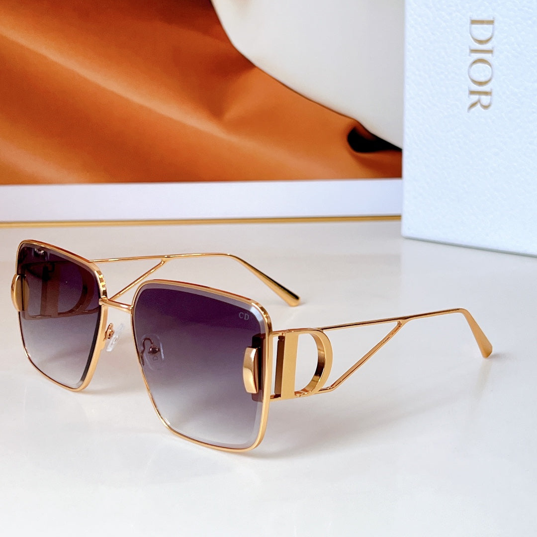 MONTAIGNE SQUARE SUNGLASS DSGTA42UCR IN METAL | Studio Nafay