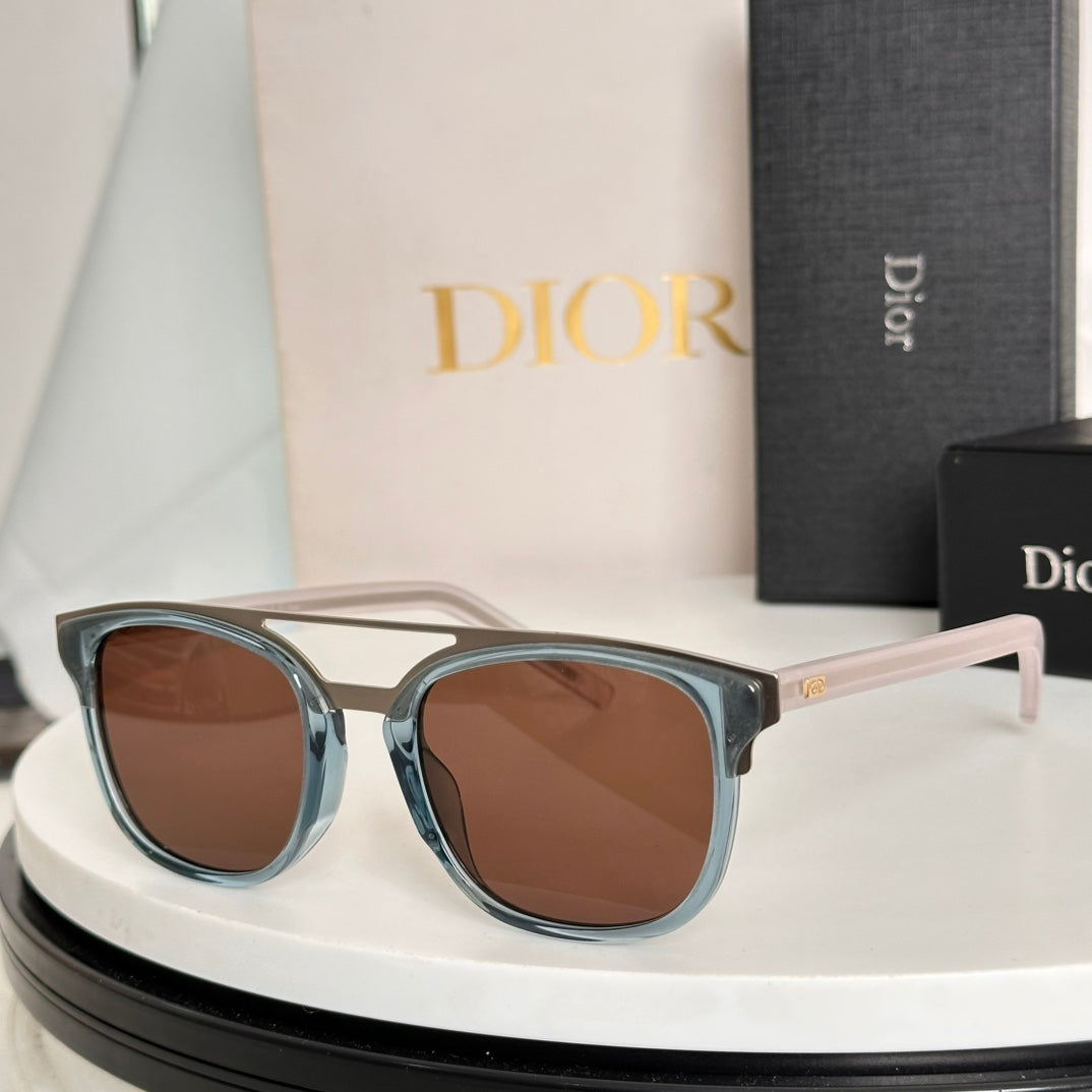 MONTAIGNE SUNGLASS BLACKTIE221S IN ACETATE - Product Image 3