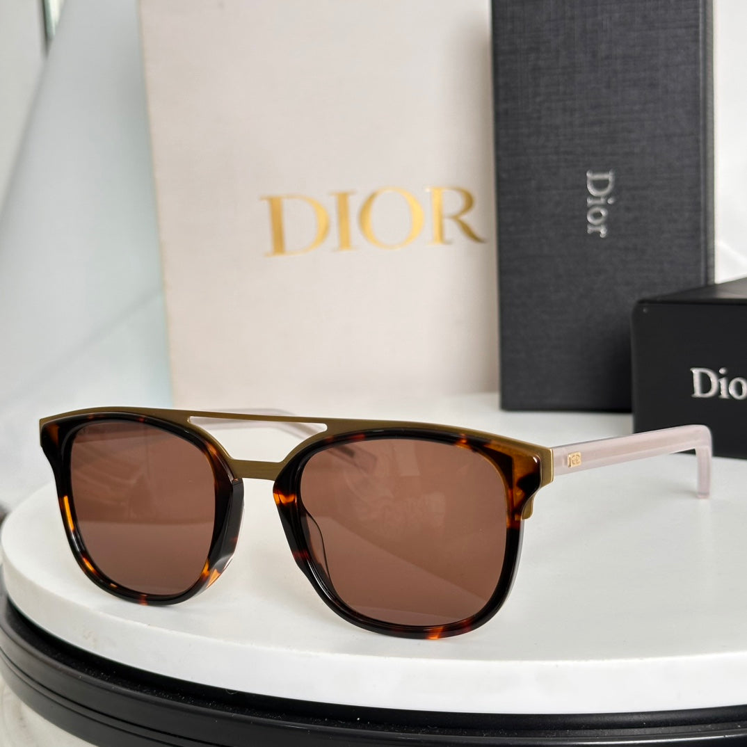 MONTAIGNE SUNGLASS BLACKTIE221S IN ACETATE - Product Image 6